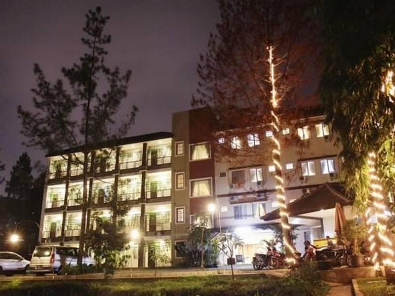 Hotel Lotus בנדונג מראה חיצוני תמונה