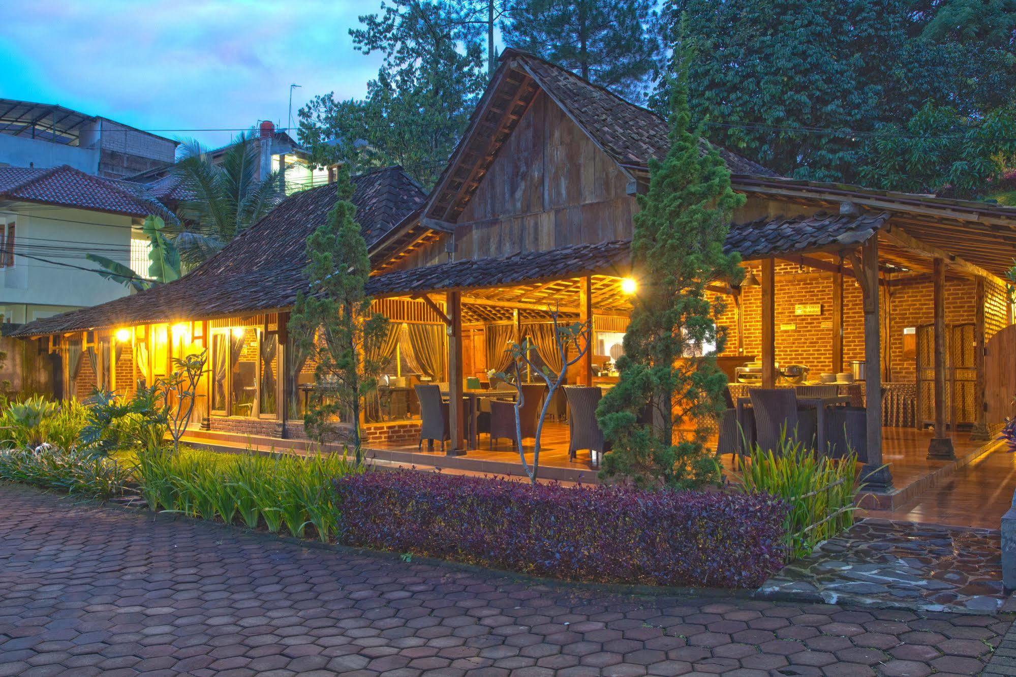 Hotel Lotus בנדונג מראה חיצוני תמונה