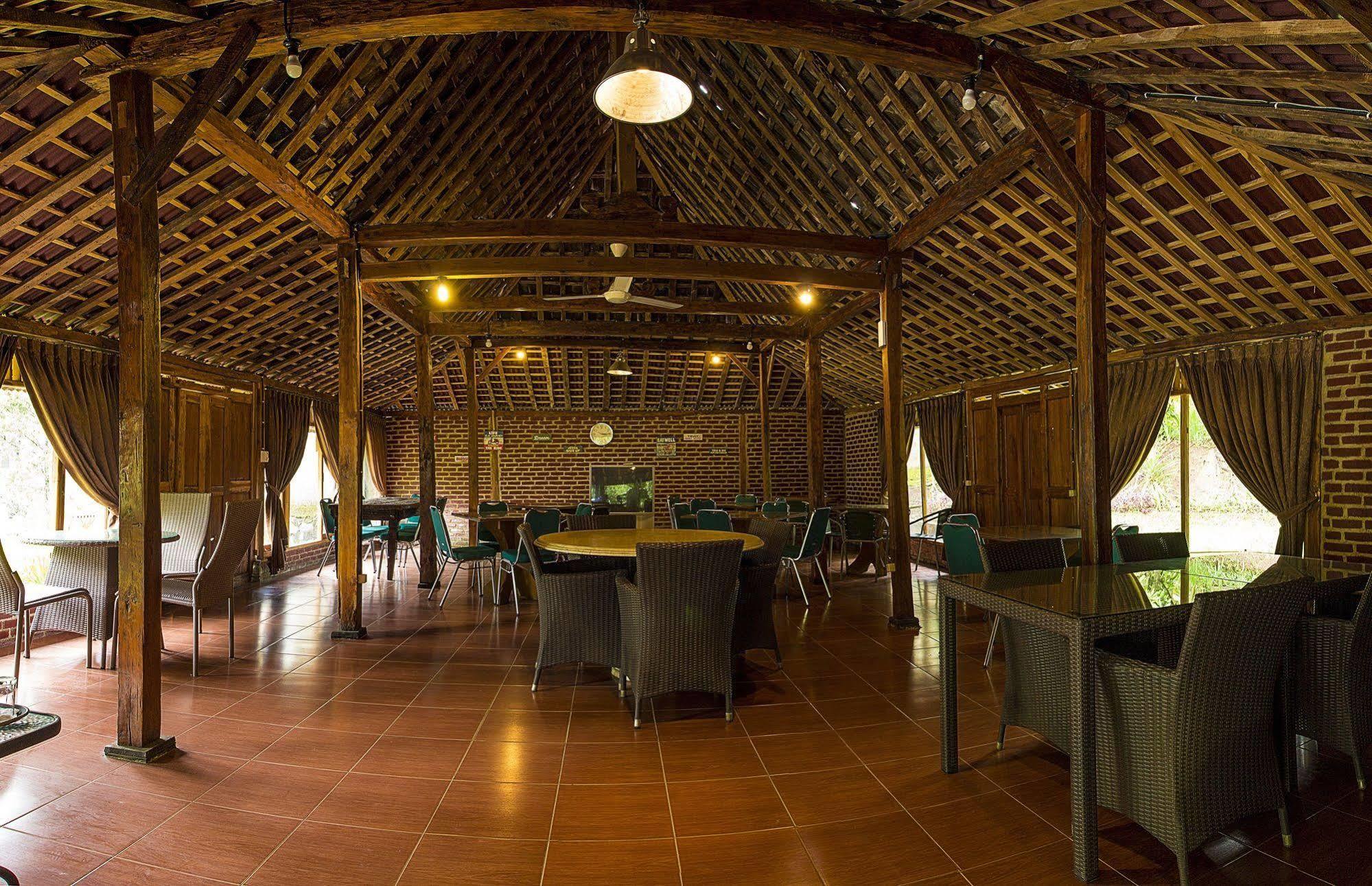 Hotel Lotus בנדונג מראה חיצוני תמונה